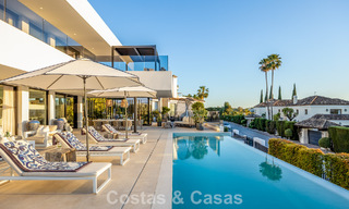 Villa de lujo avanzada en primera línea de golf en venta en el Valle del Golf de Nueva Andalucía, Marbella 796699 