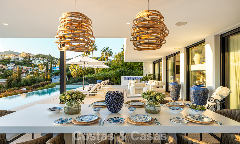 Villa de lujo avanzada en primera línea de golf en venta en el Valle del Golf de Nueva Andalucía, Marbella 796700