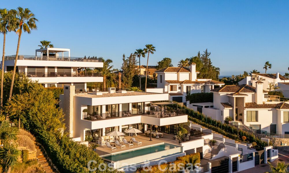 Villa de lujo avanzada en primera línea de golf en venta en el Valle del Golf de Nueva Andalucía, Marbella 796702
