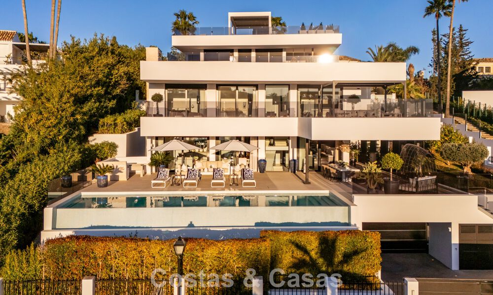 Villa de lujo avanzada en primera línea de golf en venta en el Valle del Golf de Nueva Andalucía, Marbella 796703