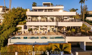 Villa de lujo avanzada en primera línea de golf en venta en el Valle del Golf de Nueva Andalucía, Marbella 796703 