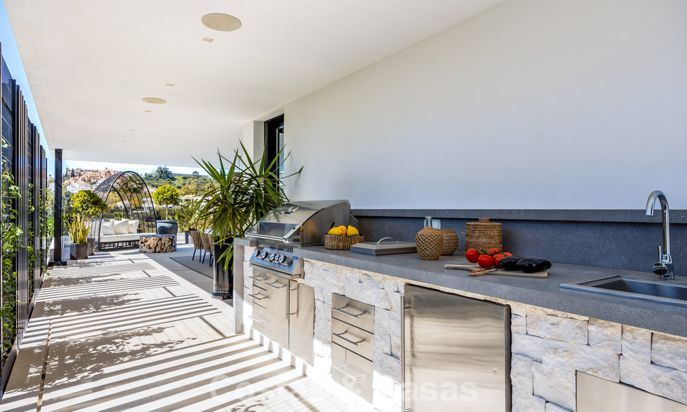 Villa de lujo avanzada en primera línea de golf en venta en el Valle del Golf de Nueva Andalucía, Marbella 796706