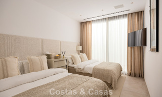 Villa de lujo avanzada en primera línea de golf en venta en el Valle del Golf de Nueva Andalucía, Marbella 796708 