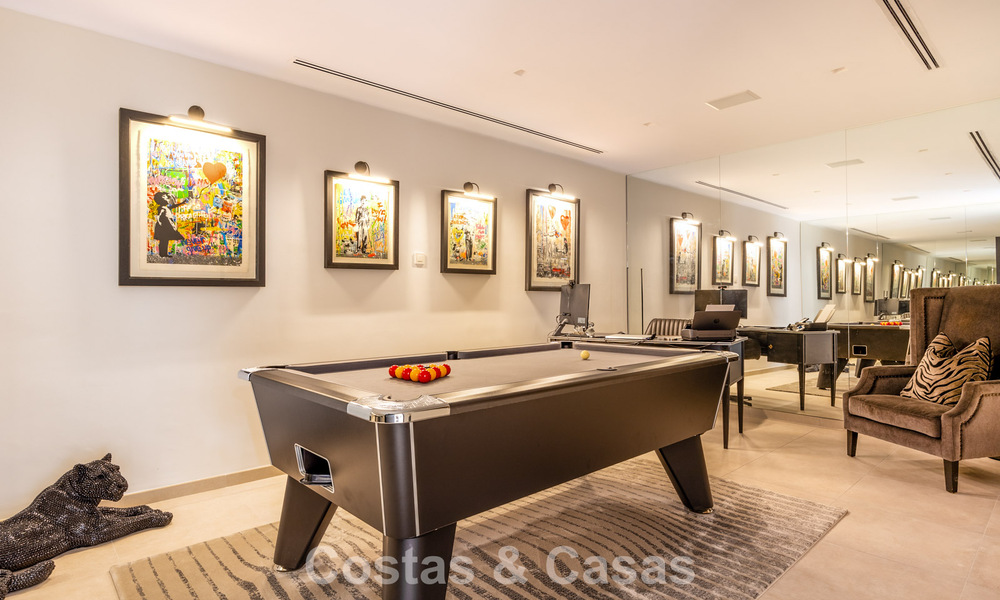 Villa de lujo avanzada en primera línea de golf en venta en el Valle del Golf de Nueva Andalucía, Marbella 796709