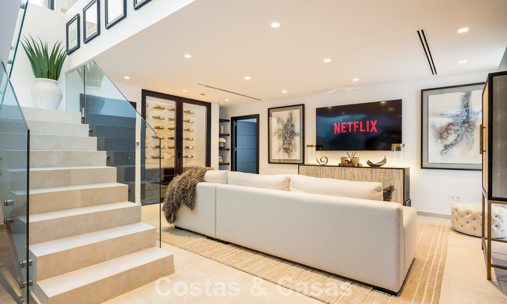 Villa de lujo avanzada en primera línea de golf en venta en el Valle del Golf de Nueva Andalucía, Marbella 796710