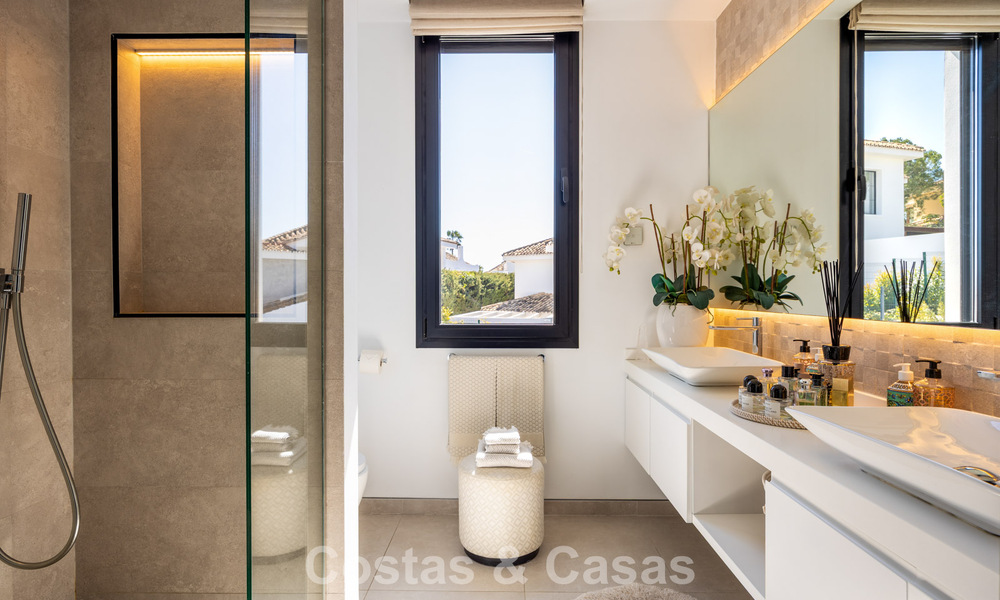 Villa de lujo avanzada en primera línea de golf en venta en el Valle del Golf de Nueva Andalucía, Marbella 796712