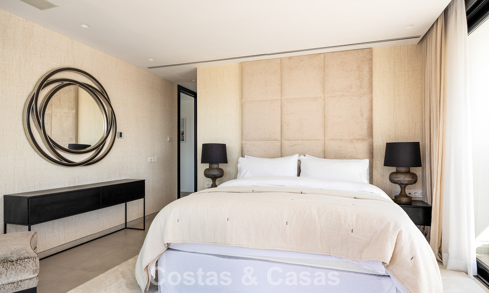 Villa de lujo avanzada en primera línea de golf en venta en el Valle del Golf de Nueva Andalucía, Marbella 796713