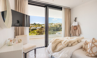 Villa de lujo avanzada en primera línea de golf en venta en el Valle del Golf de Nueva Andalucía, Marbella 796714 