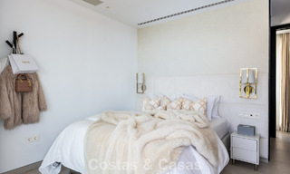 Villa de lujo avanzada en primera línea de golf en venta en el Valle del Golf de Nueva Andalucía, Marbella 796715 