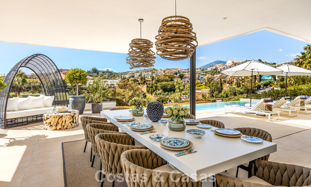 Villa de lujo avanzada en primera línea de golf en venta en el Valle del Golf de Nueva Andalucía, Marbella 796721