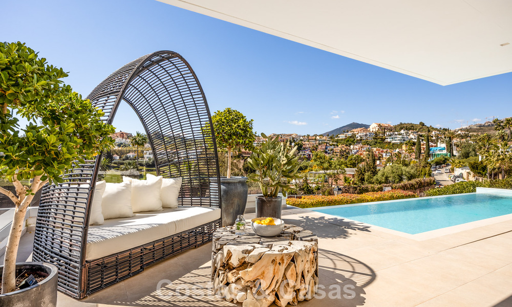 Villa de lujo avanzada en primera línea de golf en venta en el Valle del Golf de Nueva Andalucía, Marbella 796722
