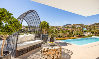 Villa de lujo avanzada en primera línea de golf en venta en el Valle del Golf de Nueva Andalucía, Marbella 796722 