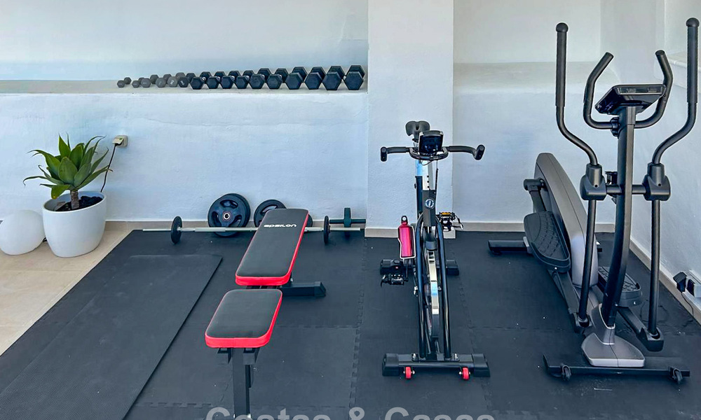 Ático dúplex de lujo en venta en un complejo cerrado en el valle del golf de Nueva Andalucía, Marbella 796728