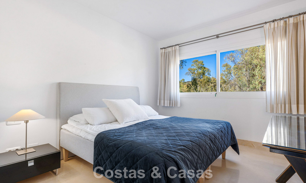 Ático dúplex de lujo en venta en un complejo cerrado en el valle del golf de Nueva Andalucía, Marbella 796729