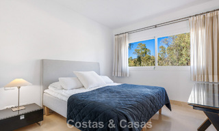 Ático dúplex de lujo en venta en un complejo cerrado en el valle del golf de Nueva Andalucía, Marbella 796729 