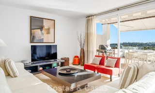 Ático dúplex de lujo en venta en un complejo cerrado en el valle del golf de Nueva Andalucía, Marbella 796740 