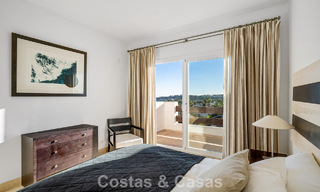 Ático dúplex de lujo en venta en un complejo cerrado en el valle del golf de Nueva Andalucía, Marbella 796746 