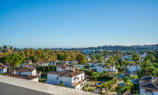 Ático dúplex de lujo en venta en un complejo cerrado en el valle del golf de Nueva Andalucía, Marbella 796748 