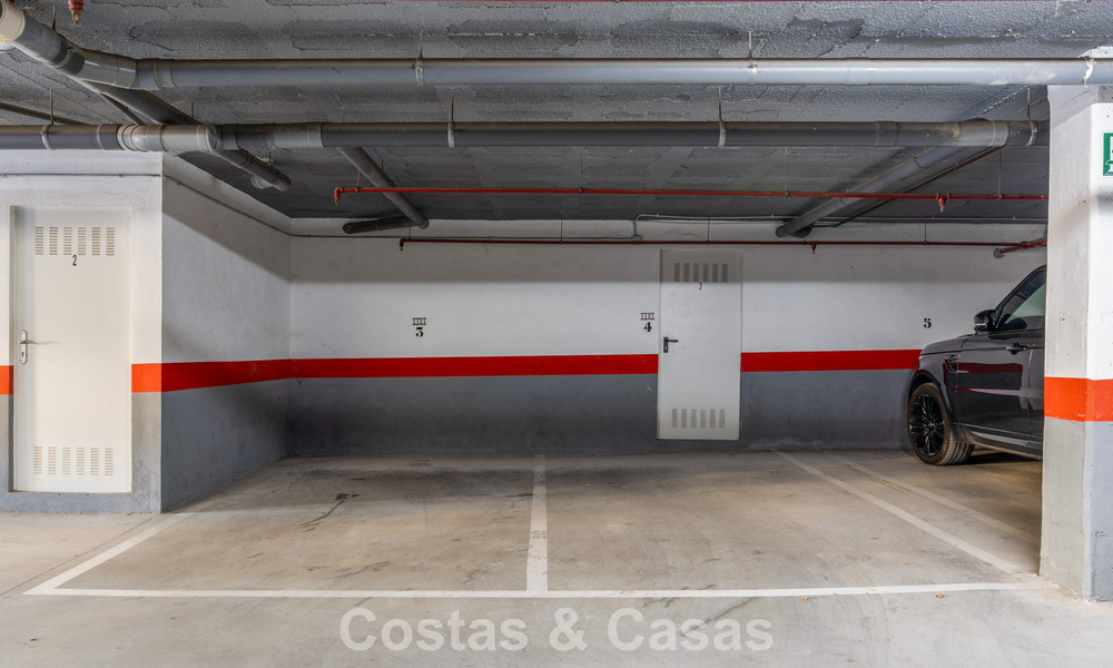 Ático dúplex de lujo en venta en un complejo cerrado en el valle del golf de Nueva Andalucía, Marbella 796757