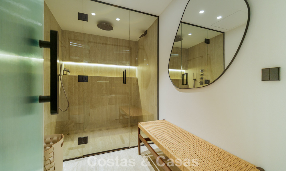 Villa de lujo exclusiva y moderna en venta a pocos pasos de la playa en el Este de Marbella 796873