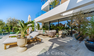 Villa de lujo exclusiva y moderna en venta a pocos pasos de la playa en el Este de Marbella 796877 