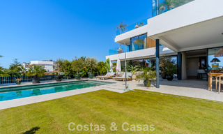 Villa de lujo exclusiva y moderna en venta a pocos pasos de la playa en el Este de Marbella 796878 