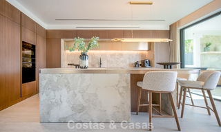 Villa de lujo exclusiva y moderna en venta a pocos pasos de la playa en el Este de Marbella 796880 