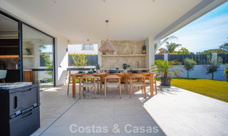 Villa de lujo exclusiva y moderna en venta a pocos pasos de la playa en el Este de Marbella 796881 