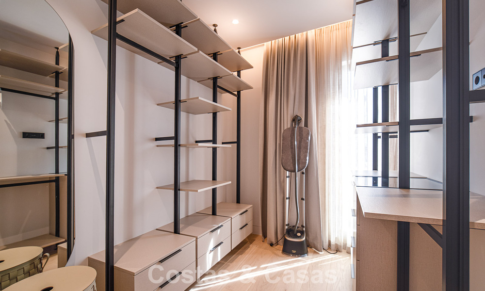 Villa de lujo exclusiva y moderna en venta a pocos pasos de la playa en el Este de Marbella 796888