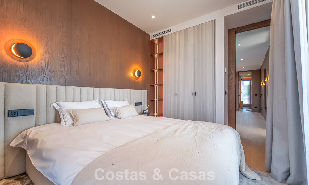 Villa de lujo exclusiva y moderna en venta a pocos pasos de la playa en el Este de Marbella 796891