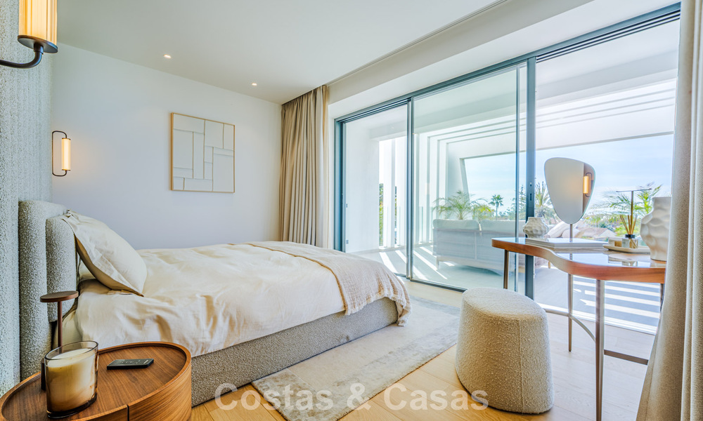 Villa de lujo exclusiva y moderna en venta a pocos pasos de la playa en el Este de Marbella 796892
