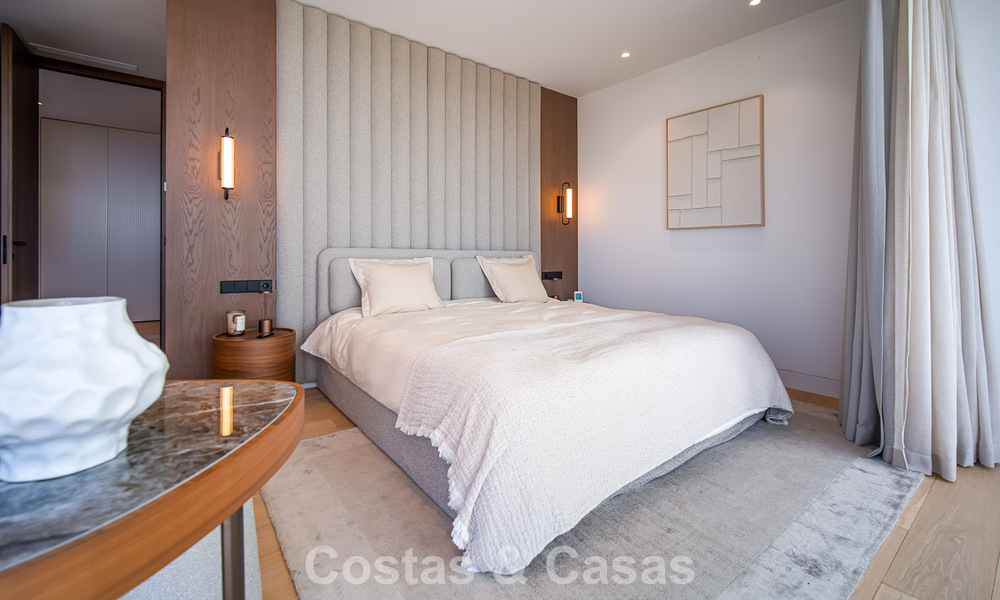 Villa de lujo exclusiva y moderna en venta a pocos pasos de la playa en el Este de Marbella 796894