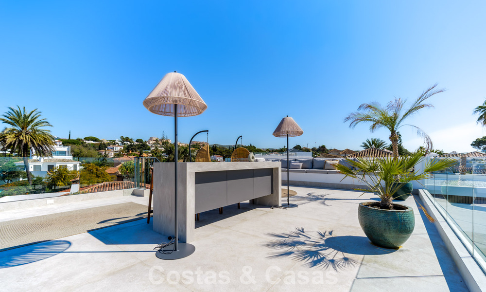 Villa de lujo exclusiva y moderna en venta a pocos pasos de la playa en el Este de Marbella 796906