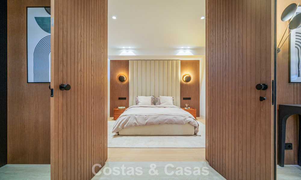 Villa de lujo exclusiva y moderna en venta a pocos pasos de la playa en el Este de Marbella 796908