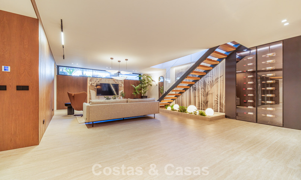 Villa de lujo exclusiva y moderna en venta a pocos pasos de la playa en el Este de Marbella 796914