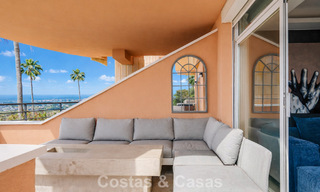 Amplio apartamento con vistas panorámicas al golf y al mar en venta en Nueva Andalucía, Marbella 796917 