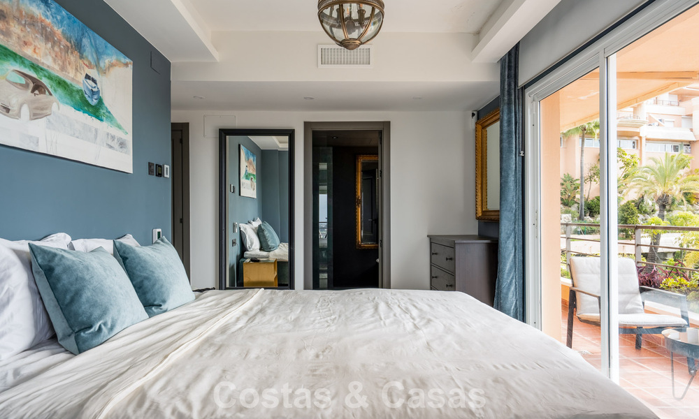 Amplio apartamento con vistas panorámicas al golf y al mar en venta en Nueva Andalucía, Marbella 796922