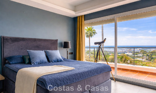Amplio apartamento con vistas panorámicas al golf y al mar en venta en Nueva Andalucía, Marbella 796927 