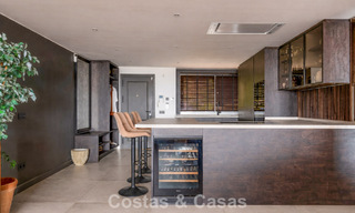 Amplio apartamento con vistas panorámicas al golf y al mar en venta en Nueva Andalucía, Marbella 796929 