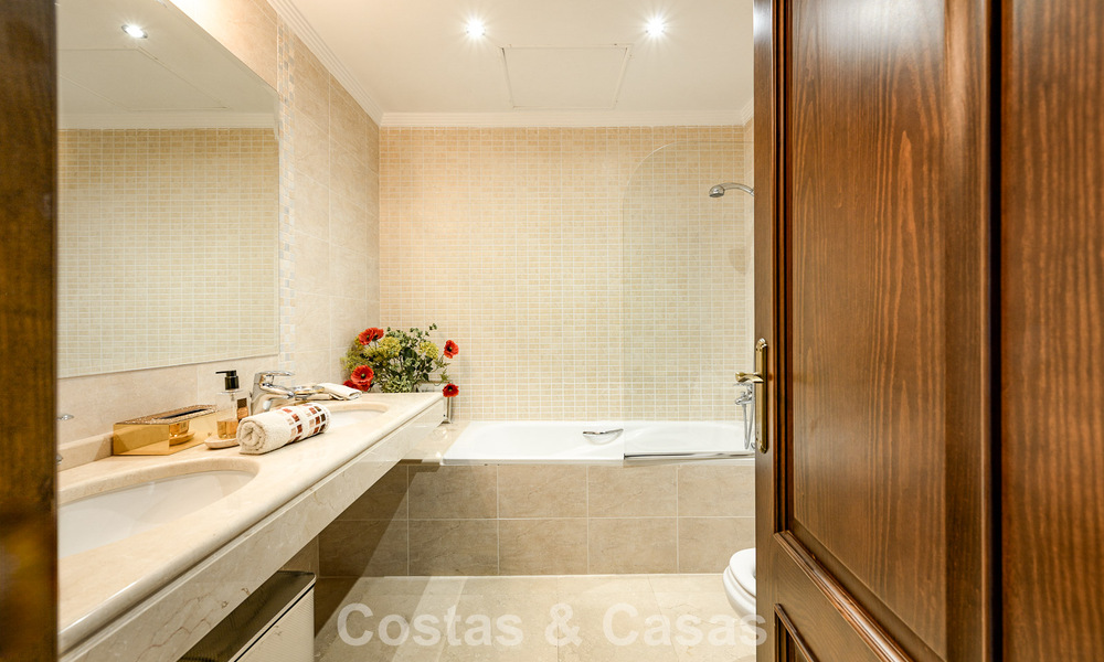 Villa mediterránea en primera línea de golf con vistas panorámicas en venta en La Cala Golf Resort, Mijas Costa 796477