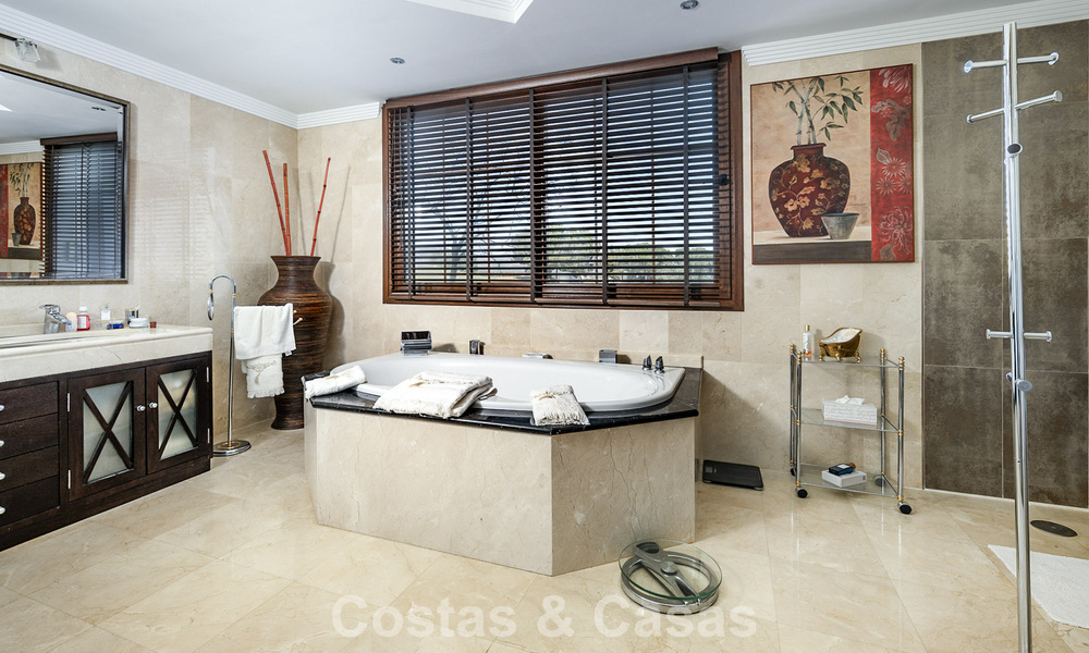 Villa mediterránea en primera línea de golf con vistas panorámicas en venta en La Cala Golf Resort, Mijas Costa 796485