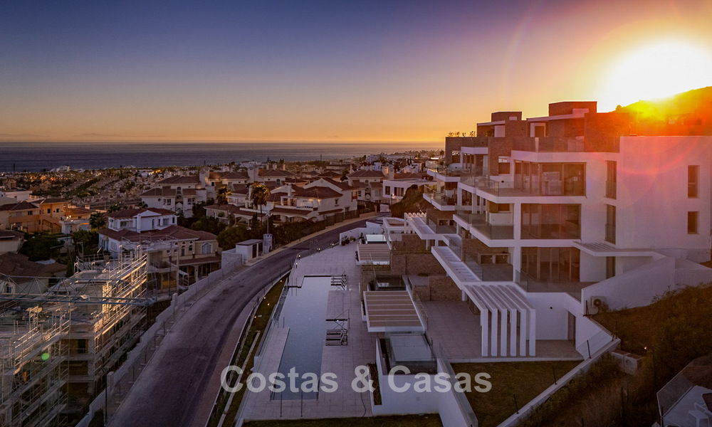 Listo para entrar a vivir! Lujosos apartamentos modernos con vistas panorámicas al mar en venta en Mijas, en la Costa del Sol 797092