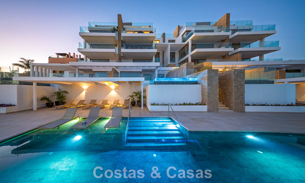 Listo para entrar a vivir! Lujosos apartamentos modernos con vistas panorámicas al mar en venta en Mijas, en la Costa del Sol 797104