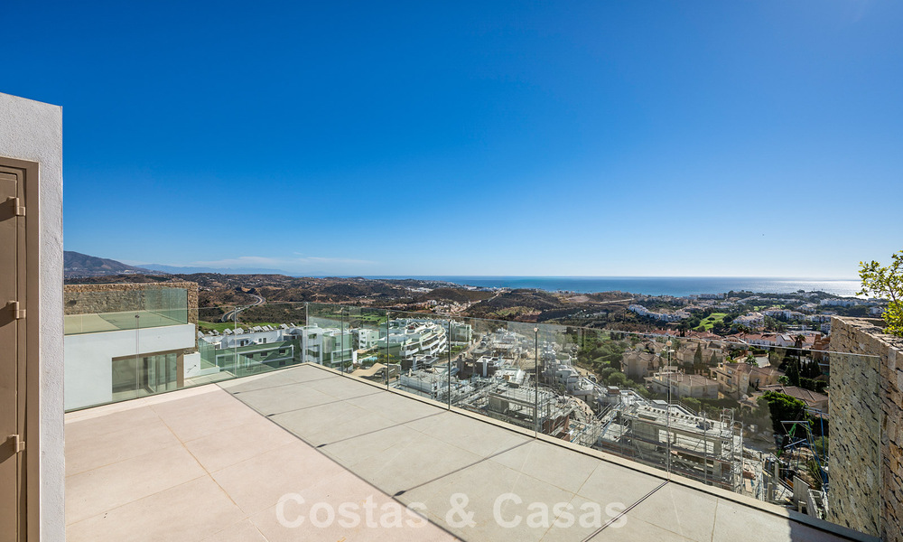 Listo para entrar a vivir! Lujosos apartamentos modernos con vistas panorámicas al mar en venta en Mijas, en la Costa del Sol 797116