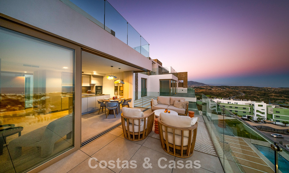 Listo para entrar a vivir! Lujosos apartamentos modernos con vistas panorámicas al mar en venta en Mijas, en la Costa del Sol 797128