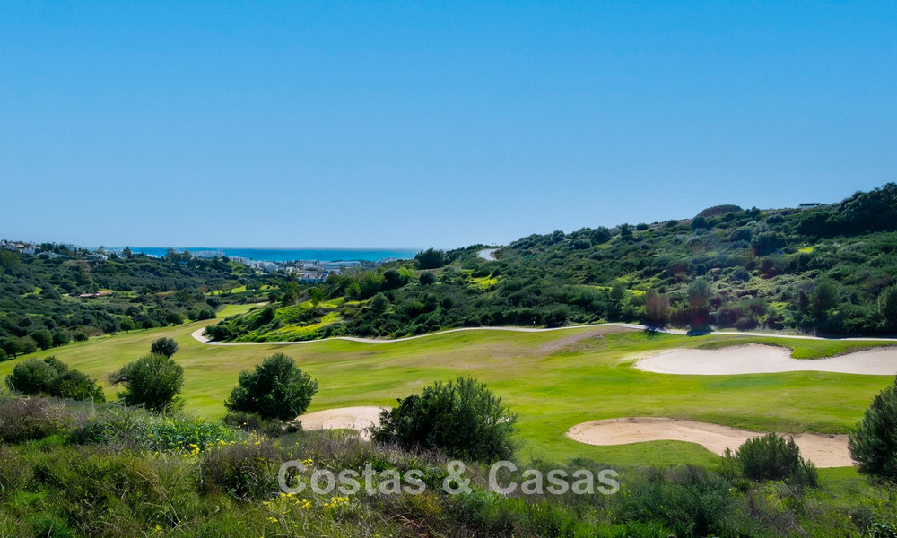 Villas modernas de nueva construcción en venta en primera línea de golf, cerca del centro de Estepona 796959