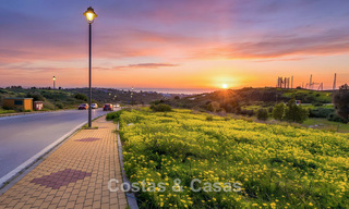 Villas modernas de nueva construcción en venta en primera línea de golf, cerca del centro de Estepona 796968 