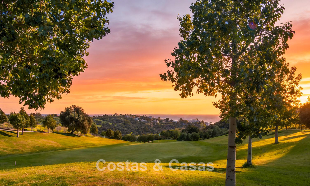 Villas modernas de nueva construcción en venta en primera línea de golf, cerca del centro de Estepona 796970