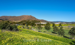 Villas modernas de nueva construcción en venta en primera línea de golf, cerca del centro de Estepona 796971 