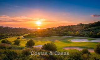 Villas modernas de nueva construcción en venta en primera línea de golf, cerca del centro de Estepona 796972 